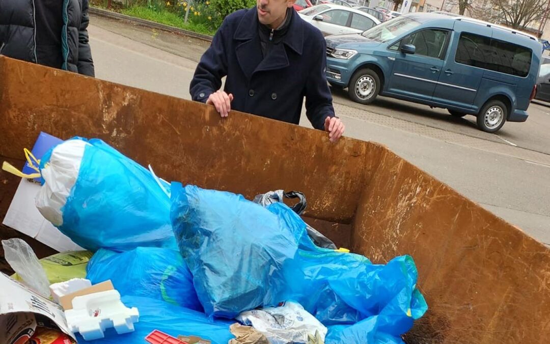 Junge Liberale und FDP sammeln Müll