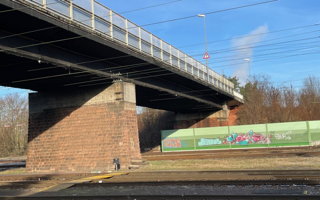 Jacob-Pfeiffer-Brücke: Bahn verschiebt, Stadt baut
